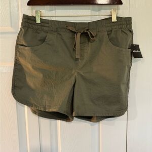 *NWT* Eddie Bauer - Olive Green Casual Shorts